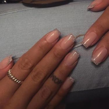 Imagem de Mivota Unhas postiças quadradas médias rosa postiças modernas brilhantes de prata com purpurina acrílica, unhas de pressão, cola grossa reutilizável nas unhas, unhas curtas, 24 peças