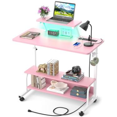 Imagem de Mesa de pé ajustável em altura com tomadas elétricas e luzes LED – Mesa de pé manual de 81 cm com suporte para monitor e prateleiras de armazenamento, pequena mesa móvel com rodinhas para computador