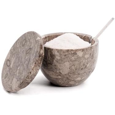 Imagem de MARBLOUS KRAFTS Adega de sal de mármore com tampa e colher Suporte de sal feito à mão oceânico de 10 x 7 cm para decoração de mesa de cozinha, recipiente de armazenamento de temperos e ferramentas de