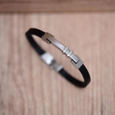 Imagem de Bracelete 20cm Em Couro Preto E Placa Steel Com Detalhes - Rosso Desig