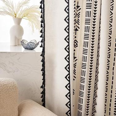 Imagem de Cortinas Boho até o chão, boêmia para janela, tratamentos com padrão geométrico preto e franja de borlas, cortinas longas de filtragem de luz para porta deslizante da sala de estar, bolso para haste