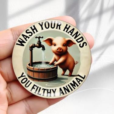 Imagem de Ímã de geladeira vintage WASH Your Hands You Filthy Animal Design - Adesivo de geladeira redondo acrílico de 5,8 cm, presente de decoração retrô, tamanho perfeito para geladeira, armário ou qualquer