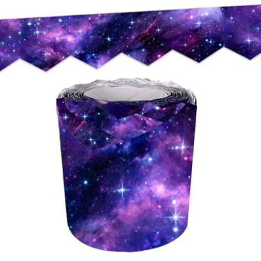 Imagem de FYSUIMU Quadro de avisos de céu estrelado com borda roxa galáxia estrela cortada em matriz rolo de borda para decoração de parede de sala de aula tema espaço de volta às aulas
