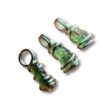 Imagem de KoBoutiquebe Colar de cristal de moldavita pequeno, colar de moldavita / cristal moldavita real / joias moldavita / pingente de moldavita / colar com pingente de moldavita real, moldavita genuína, Gram weight: 1.0 ~ 1.5g, Cobre, Quartzo