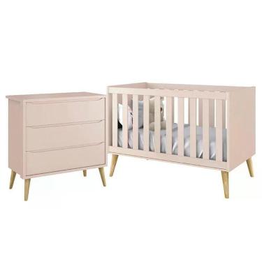 Imagem de Jogo De Quarto Infantil Theo Cômoda 3 Gavetas E Berço Rosa Fosco Com Pés Madeira Natural - Reller Móveis Rosa Fosco