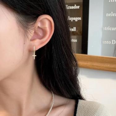 Imagem de Brincos de argola com pingente de cruz delicados para mulheres, brincos modernos de zircônia cúbica de cristal, brincos pendentes pequenos e pequenos brincos de diamante, hipoalergênicos, cristãos, fé
