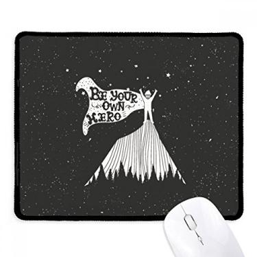 Imagem de Be Your Own – Mouse pad antiderrapante com citação em preto e branco para escritório