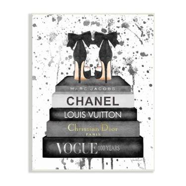 Imagem de Stupell Industries Glam Fashion Book Stack Grey Bow Pump Heels Ink Wall Plaque, 10 x 15, Design da Artista Amanda Greenwood