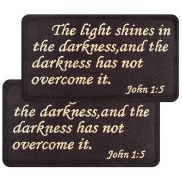 Imagem de John 1:5 Versículo da Bíblia Golden Patches - The Light Shines in The Darkness and Not Be Overcome - Conjunto de adesivos bordados para bonés, bolsas, mochilas, colete tático (9 x 5 cm)