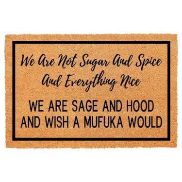 Imagem de Capacho engraçado de coco We are Not Sugar and Spice and Everything Nice We are Sage and Hood Porta da frente Tapete de entrada ao ar livre Tapetes de boas-vindas Tapete de coco natural marrom tapete