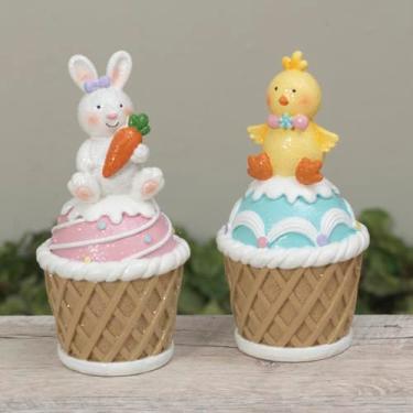 Imagem de One Holiday Way Conjunto de 2 estatuetas de coelhinho da Páscoa e pintinho em cupcake rosa pastel, azul, amarelo de 14 cm – decoração de mesa de festa de primavera sazonal decoração de casa