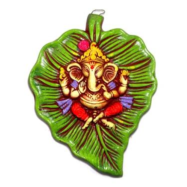 Imagem de ASHIRWAD Estátua Clay Lord Ganesha para pendurar na parede terracota terra terra Mitti colorida para a entrada da porta e decoração de casa e Puja (25,4 cm)