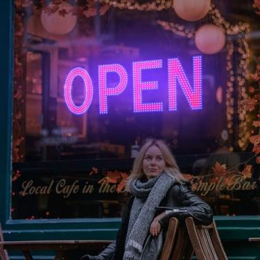 Imagem de lulixilul Placa de LED aberta para empresas, 101,6 cm x 35,5 cm com brilho regulável, grande placa de iluminação elétrica, instalação suspensa para loja, restaurante, escritório, bar, hotel salão