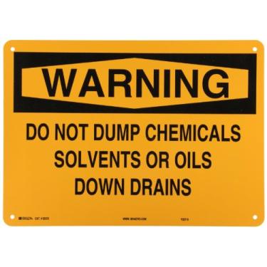 Imagem de Brady 22372 Placa plástica para produtos químicos e materiais perigosos, 25,4 x 35,5 cm, legenda "Do Not Dump Chemicals Solventes ou Óleos Drenos"