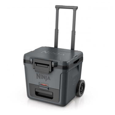 Imagem de Caixa Térmica com Rodas Ninja FrostVault 28 L Cinza escuro Gaveta Dry Zone Isolada