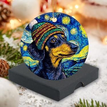 Imagem de Enfeite de Natal 2025, enfeite de cerâmica, decorações de animais fofos, estilo noite estrelada, um dachshund usando chapéu de Natal, presente de lembrança para árvore de Natal 7,6 cm