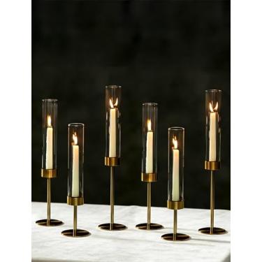Imagem de NUPTIO Suporte de vela Hurricane para peça central: Conjunto de 6 castiçais dourados a granel - Castiçais altos de latão com tampa em forma de cilindro para decoração de Natal de mesa de jantar