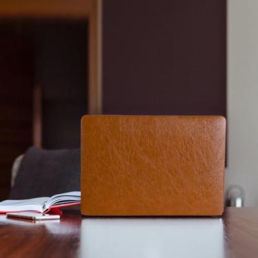 Imagem de Funut Compatível com capa vintage para MacBook Air de 13 polegadas 2025-2022 M4 M3 M2 A3240 A3113 A2681, capa dura vintage de couro encerado à prova de choque e capa de teclado, marrom escuro