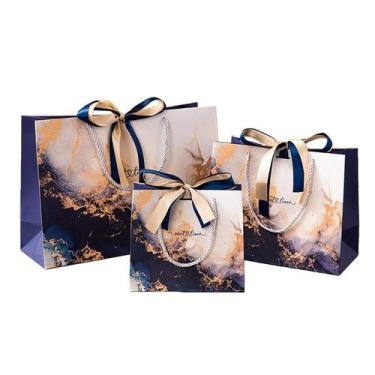 Imagem de Conjunto de sacolas de presente em mármore dourado azul com fita, paco