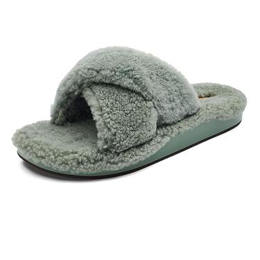 Imagem de OLUKAI Pantufa feminina Hila Heu, sapatos sem cadarço, pele genuína, solas molhadas para uso interno e externo, ajuste confortável fofo e ultramacio, Verde mudo/verde silencioso, 40