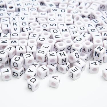 Imagem de Luyoaozy 300 peças brancas grandes contas quadradas de acrílico 10 x 10 mm A-Z contas do alfabeto cubo grande para fazer joias pulseiras de amizade