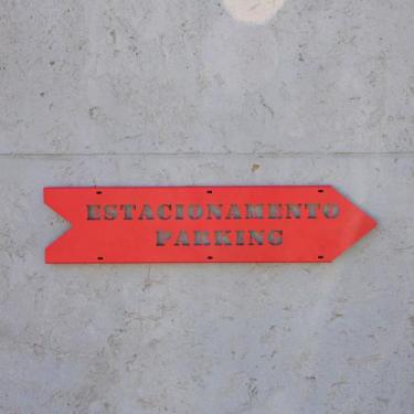 Imagem de Placa de Estacionamento Parking - Sentido Direito - Aço - Vermelho - M