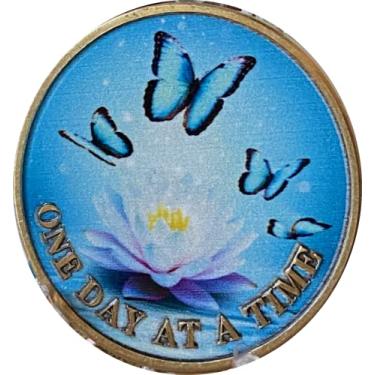 Imagem de Borboleta Flor de Lótus Roxa One Day at A Time Medalhão Serenity Prayer Chip
