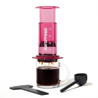 Imagem de AeroPress Clear Pink Coffee Press, prensa francesa multifuncional, cafeteira manual estilo espresso e pour-over, preparo em 2 minutos, cafeteira portátil pequena para viagem e acampamento