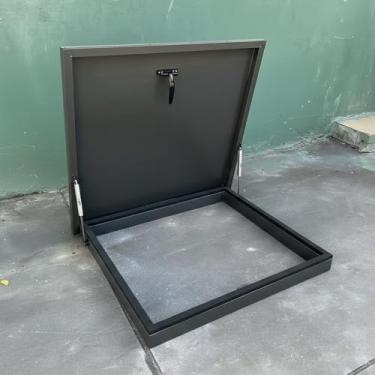 Imagem de Escotilha de acesso ao telhado de aço galvanizado com alça - Porta de segurança resistente à prova d'água para coberturas de saída de claraboia de sótão, adega e comercial (tampa de ventilação de