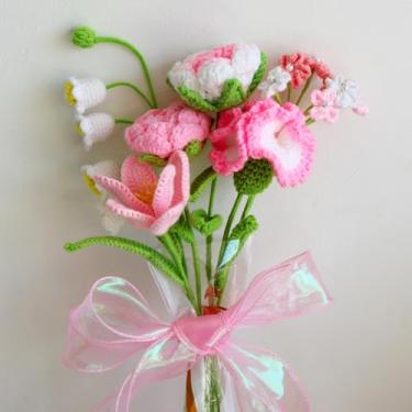 Imagem de Qupace Conjunto de 6 buquê de flores rosa de crochê feito à mão, arranjo floral tricotado com design de lírio do vale, decoração de casa artificial