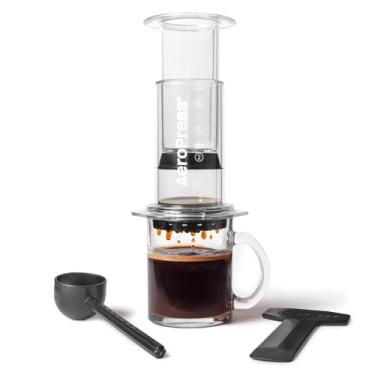 Imagem de AeroPress Clear Coffee Press, prensa francesa multifuncional, cafeteira manual estilo espresso e pour-over, preparo em 2 minutos, cafeteira portátil pequena para viagem e acampamento