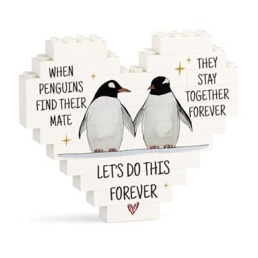 Imagem de RULAIHONG Presentes de Dia dos Namorados para namorada, presentes românticos para casais para ele, presentes de aniversário para namorado, kit de blocos de construção de coração DIY Pinguim Love Heart