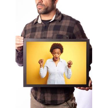 Imagem de Quadro Mulher Observando Mictório Decoração Banheiro - Fanarte