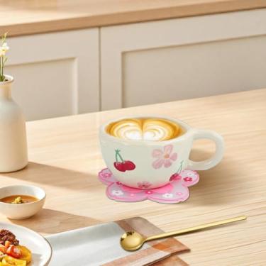 Imagem de WRENYZK Caneca de café de cerâmica, caneca floral fofa com alça, caneca de café com colher de aço inoxidável 304 e porta-copos de PVC Sakura, copo de porcelana estética para cappuccino cacau latte chá