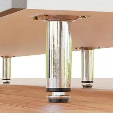 Imagem de Kit 8 Pés De 10cm Cromado de aço para Armários De cozinha, sofás, poltronas, racks, escrivaninhas pés de móveis regulável (Cromado)