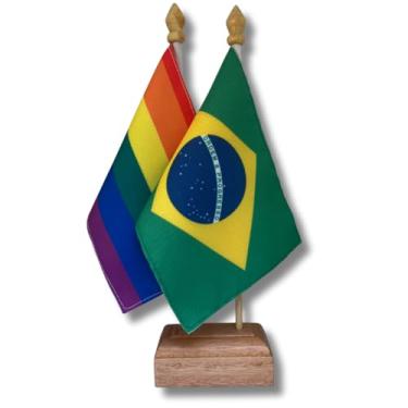 Imagem de Bandeira de Mesa Elegance, Decorativa, Dupla Face Brasil e LGBT, Multicolorido, 19x30cm, Base em Madeira, Uso em Escritório e Eventos