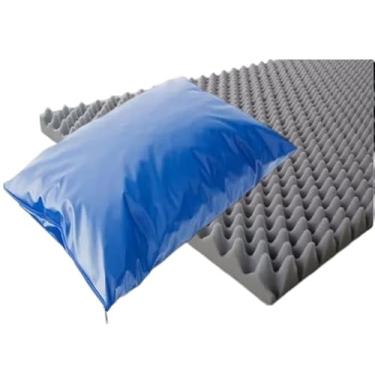 Imagem de Colchão Caixa de Ovo Solteiro e Travesseiro Hospitalar com Capa em Courvin, Colchão Antiescaras, Colchão Casca de Ovo, Travesseiro Hospitalar, Úlceras por Pressão, Escaras, Prevenção, Conforto, Saúde.