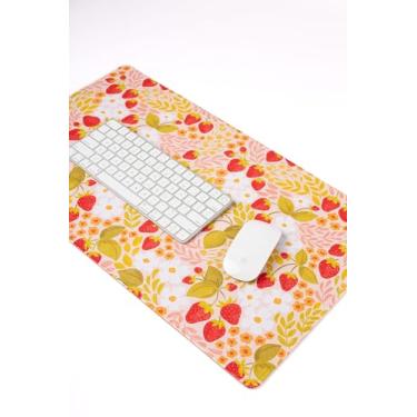 Imagem de Elyse Breanne Design, Tapete de mesa para computador, teclado, mouse, protetor de mesa, suporte de borracha antiderrapante, 39 x 89 cm, grande, patch de morango
