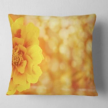 Imagem de Designart Linda manta floral de fundo amarelo, sala de estar, sofá, enchimento de almofada de alta qualidade + capa de almofada impressa em ambos os lados 45,72 x 45,72 cm