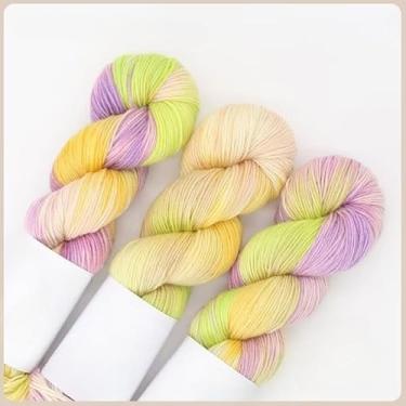 Imagem de Fio de lã tingido à mão, antibolinhas, bolas de fio texturizadas com design torcido para tricô, kits de artesanato de crochê (rosa amarelo)