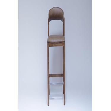 Imagem de Banqueta De Luxo Alta Apollo Madeira Maciça Encosto Estofado, Balcão Cozinha Bares Area Gourmet