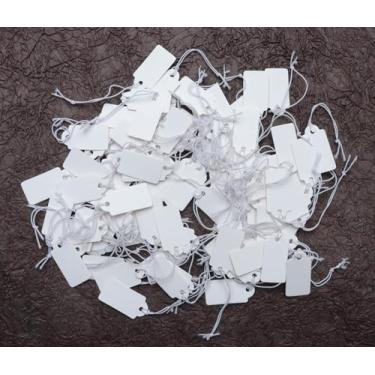 Imagem de 100 etiquetas de preço com cordão de 2,5 x 1,3 cm de papel kraft para pendurar etiquetas elásticas para exibição de produtos, joias, roupas, embrulho de presente, materiais de artesanato (branco