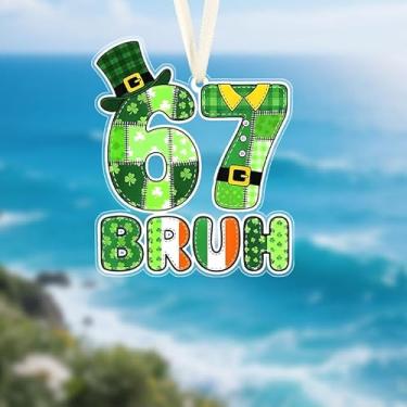 Imagem de Enfeite de acrílico para pendurar Dia de São Patrício 67, chapéu de duende xadrez irlandês e placa de trevo, decoração de aniversário de 67 anos para festa em casa