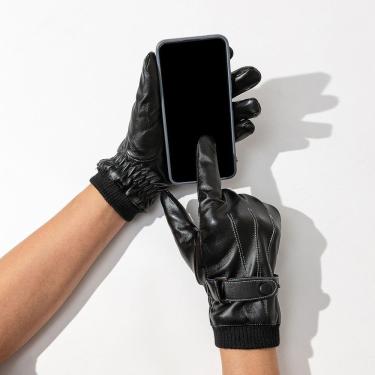 Imagem de Luva de Malha Modelo Venda Exclusiva em Couro Artificial Preto com Proteção Contra Frio e Vento Unissex
