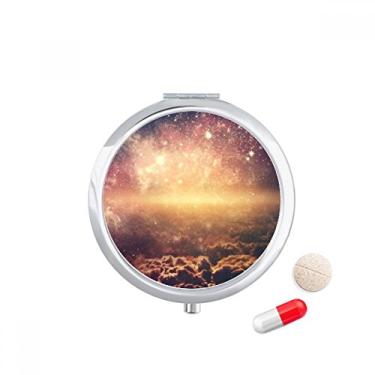 Imagem de Caixa de comprimidos com padrão cósmico da nebulosa Golden Space, caixa de armazenamento de medicamentos
