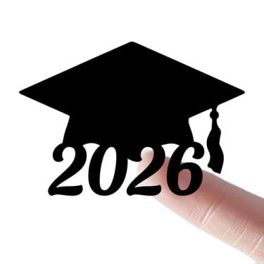 Imagem de Pacote com 50 adesivos de chapéu de formatura 2026 – etiquetas de vinil preto para convites, envelopes, lembrancinhas de festa e decorações – selos de graduação de 2,8 x 4,8 cm