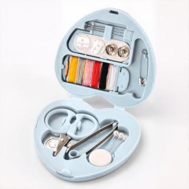 Imagem de 2 peças de mini kit de costura azul em forma de coração, kit portátil de reparo de emergência para viagem e casa com agulhas, alfinetes, botões, tesoura, passador