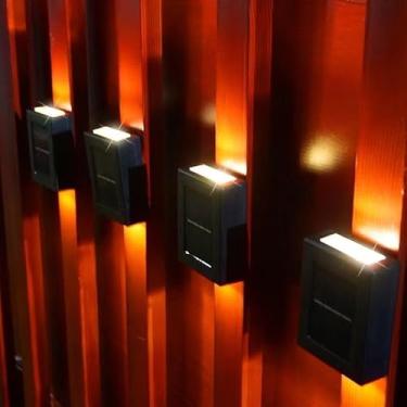 Imagem de Luminária LED Solar de Parede para Jardim e Garagem | Luz Branca Quente | IP65 Impermeável | Iluminação Superior e Inferior(4pcs)
