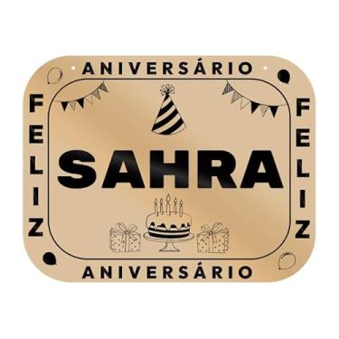 Imagem de Placa Feliz Aniversário Sahra em MDF, 19x14 cm, com 2 Furos para Pendurar