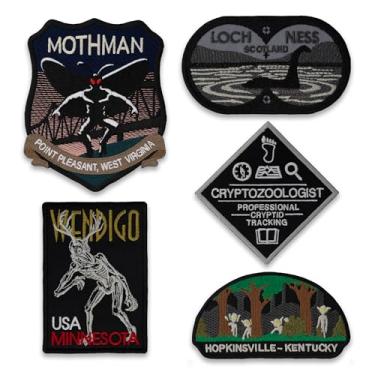 Imagem de EMBROVERSE Paranormal Cryptozoologist Conjunto de 5 peças de adesivos - Desenhos de rastreamento de criptídeos bordados, com mariposa, Wendigo, Loch Ness, Goblins, adesivos de viagem para jaquetas e